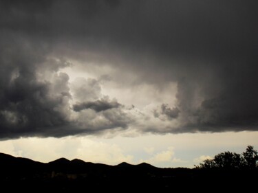 Fotografie mit dem Titel "Angry Desert Sky" von Troy Wilson-Ripsom, Original-Kunstwerk, Digitale Fotografie