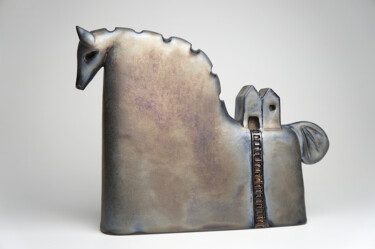 Skulptur mit dem Titel "Trojan Horse with H…" von Urszula Despet, Original-Kunstwerk, Keramik