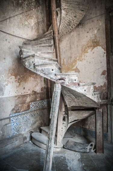 Fotografie mit dem Titel "Spiral Staircase-3" von Uwe Bauch, Original-Kunstwerk, Digitale Fotografie