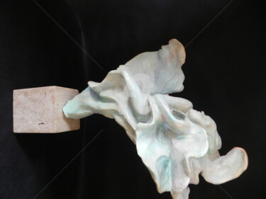 Скульптура под названием "ange des océans vue…" - Valerie Barrault, Подлинное произведение искусства, Керамика