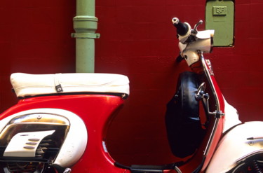 Fotografie getiteld "La Vespa" door Valery Trillaud, Origineel Kunstwerk