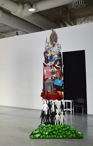 Escultura intitulada "Materialism Totem -…" por Vera Stavrinadi, Obras de arte originais, Metais