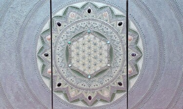 Картина под названием "Textured Mandala Tr…" - Veronika Obushikhina, Подлинное произведение искусства, Акрил