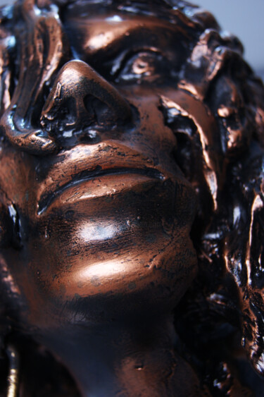 Скульптура под названием "Busto" - Vicente Pereira Da Silva (Vicente Silva), Подлинное произведение искусства, Смола