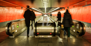 Photographie intitulée "Couloir de métro 13" par Victor García, Œuvre d'art originale, Autre