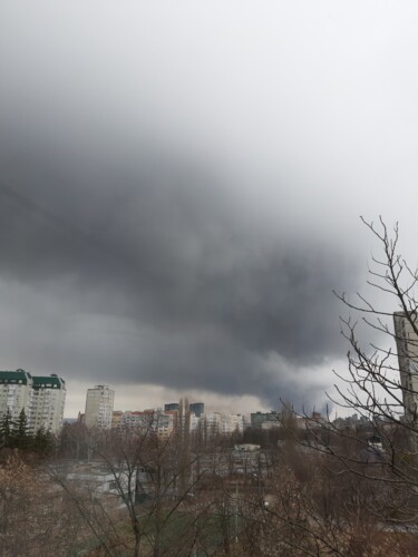 Fotografia zatytułowany „Shelling of residen…” autorstwa Victoria Shevchenko, Oryginalna praca, Fotografia cyfrowa