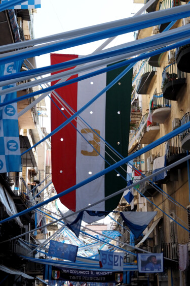 Fotografie mit dem Titel "Flags and banners i…" von Vincenzo Izzo, Original-Kunstwerk, Digitale Fotografie