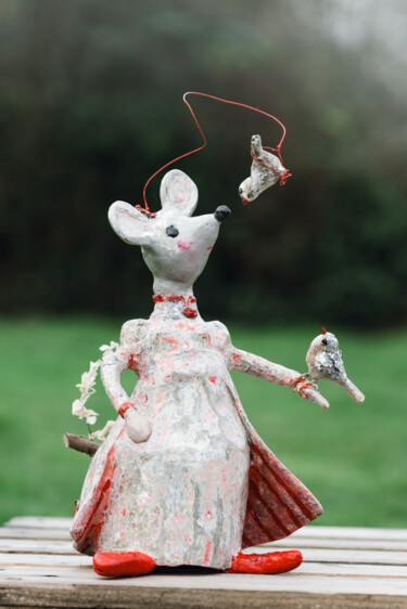 Sculpture intitulée "Souris malicieuse" par Virginia Dore, Œuvre d'art originale, Papier