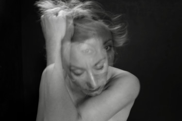 Photographie intitulée "Se (dé)saisir, 5/9." par Virginie Boutin, Œuvre d'art originale, Photographie numérique