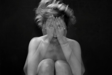 Photographie intitulée "Se (dé)saisir, 3/9." par Virginie Boutin, Œuvre d'art originale, Photographie numérique