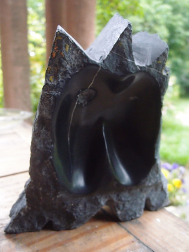 Sculpture titled "Vilaine idole" by Xavier Malbreil, Original Artwork, Stone