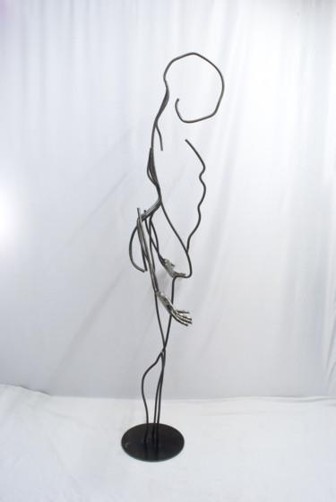 Skulptur mit dem Titel "L'éveil, ou la prés…" von Yez, Original-Kunstwerk, Metalle
