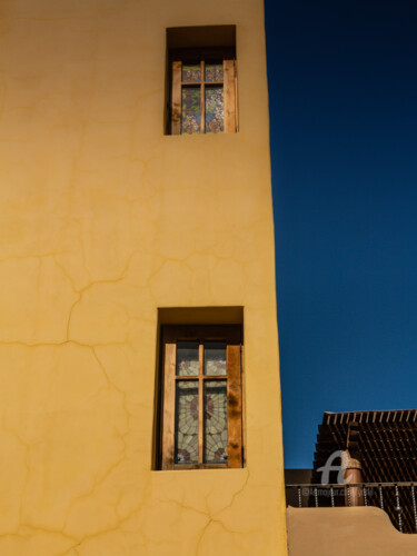 Fotografie mit dem Titel "Yellow Wall" von Yasmine Rafii, Original-Kunstwerk, Digitale Fotografie