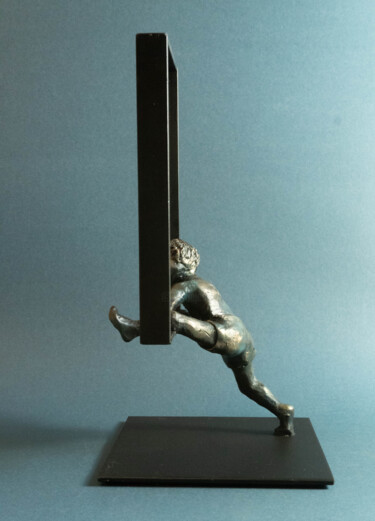 Skulptur mit dem Titel ""Step into the New"" von Yuriy Kraft, Original-Kunstwerk, Ton