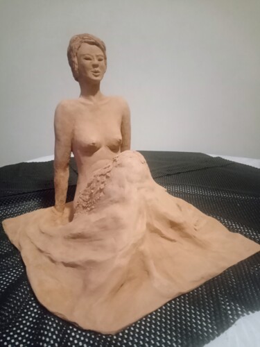 Sculptuur getiteld "Inès" door Yveline Corbard, Origineel Kunstwerk, Klei