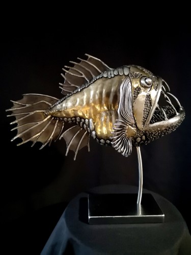 제목이 "Gold fish"인 조형물 Evgen Zaborovsky로, 원작, 금속