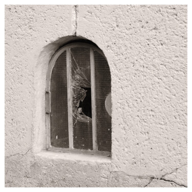 Fotografia intitolato "Broken Window" da Zheka Khalétsky, Opera d'arte originale, Fotografia non manipolata