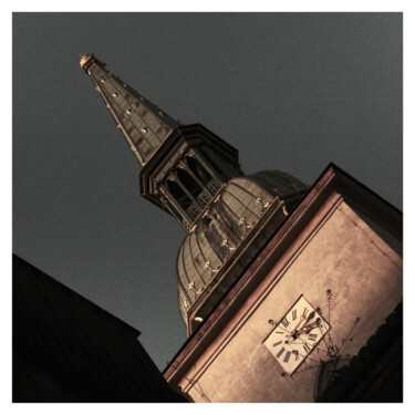 제목이 "St Martin's spire"인 사진 Zheka Khalétsky로, 원작, 조작되지 않은 사진