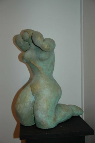 Sculptuur getiteld "Délicatesse" door Zou.Sculpture, Origineel Kunstwerk, Terra cotta