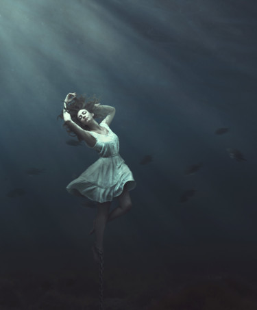 「Trapped Underwater…」というタイトルのデジタルアーツ Zuzana Uhlíkováによって, オリジナルのアートワーク, アナログプリント