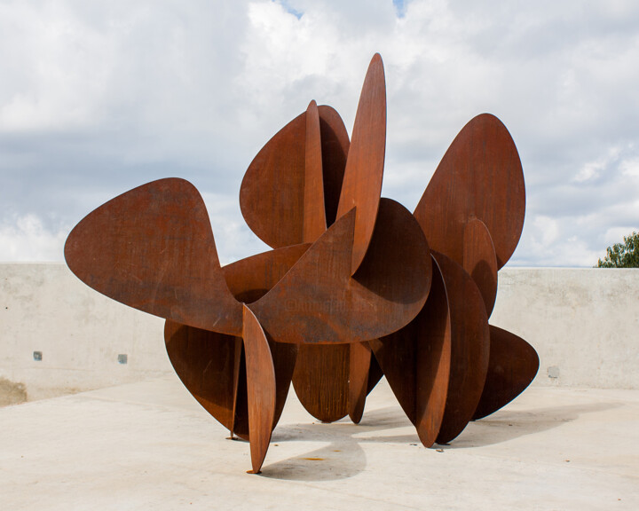 Skulptur mit dem Titel "Barricada 2 L235" von Alejandro Vega Beuvrin, Original-Kunstwerk, Metalle