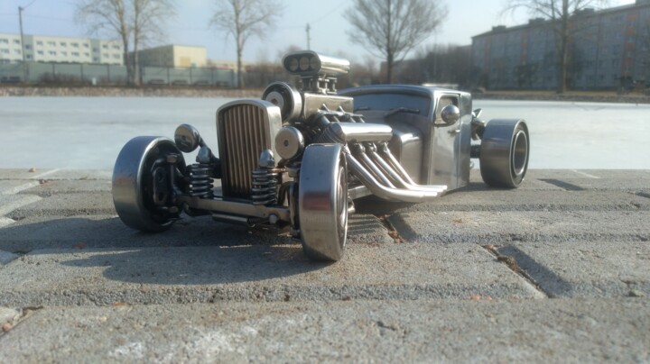 Γλυπτική με τίτλο "Metal hotrod V8" από Aleksei Antonjuk, Αυθεντικά έργα τέχνης, Μέταλλα