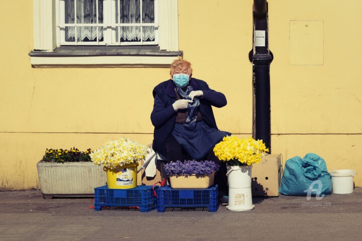 Φωτογραφία με τίτλο "Flower saleswoman a…" από Alen Gurovic, Αυθεντικά έργα τέχνης, Μη χειραγωγημένη φωτογραφία