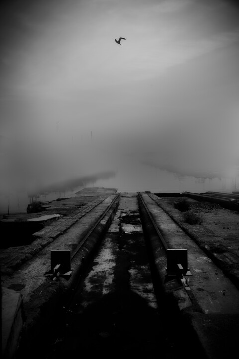 Photographie intitulée "Le port des brumes" par Aleph Uteza Lysimaque, Œuvre d'art originale, Photographie numérique