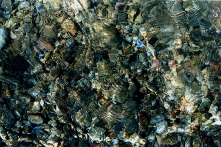 Photographie intitulée "GALETS DANS L'EAU" par Alexandre Pons, Œuvre d'art originale, Photographie argentique