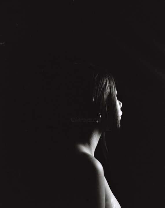 Photographie intitulée "Her dark side" par Alice Brizzi, Œuvre d'art originale, Photographie argentique