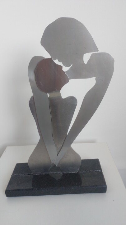Скульптура под названием "Madonna" - Anamaria Vieira, Подлинное произведение искусства, Нержавеющая сталь
