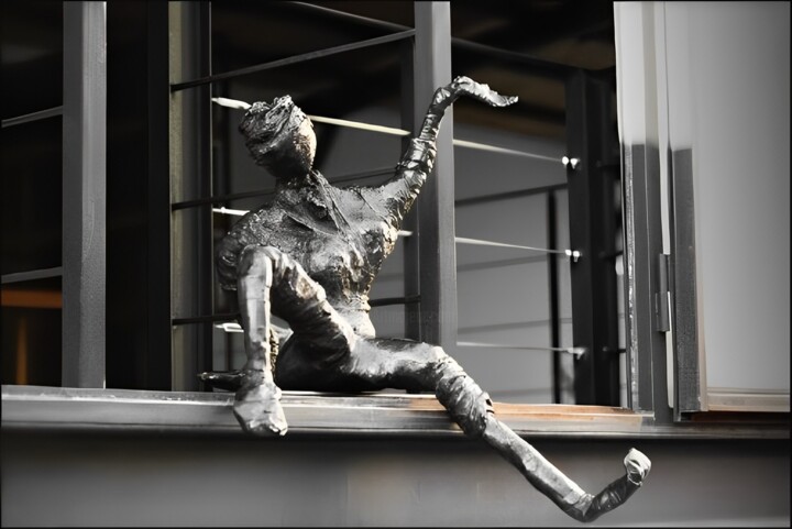 Sculpture titled "FREE" by Antoinette Rozan, Original Artwork, Bronze