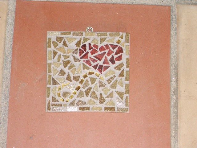 Artisanat intitulée "Red Heart Plaque" par Arteangel, Œuvre d'art originale