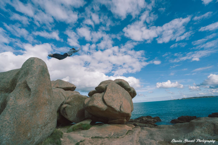 Photography titled "Saut à Ploumanac'h" by Charles Brunet Photography, Original Artwork