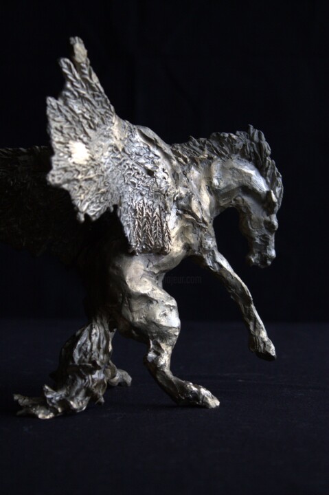Sculpture titled "L'atterrissage" by Audrey Fléchet, Original Artwork, Bronze