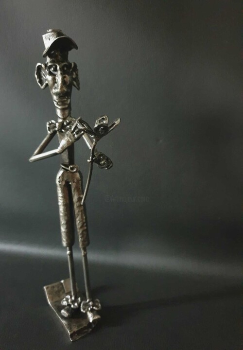 Sculpture titled "Léon gentleman" by Sandrine Plumard, Original Artwork, Metals