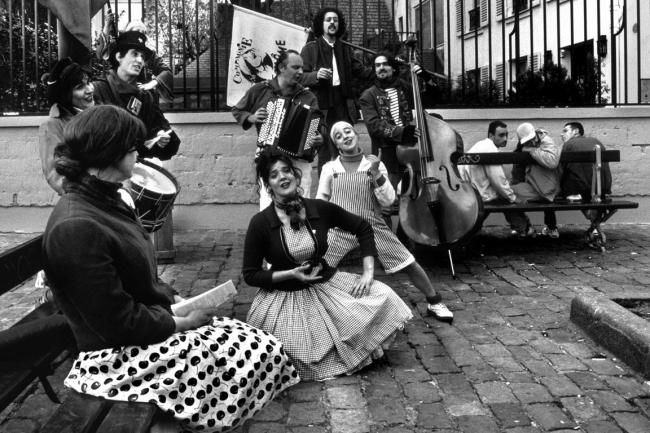 Fotografia intitolato "à Montmartre le soi…" da Bernard Jacques, Opera d'arte originale