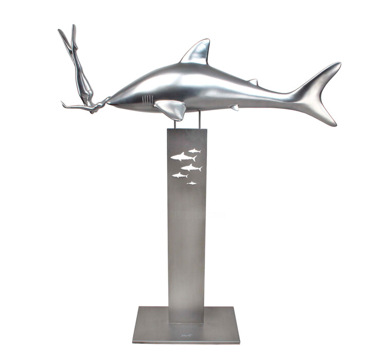 Skulptur mit dem Titel "SOS Save our sharks…" von Bernard Rives, Original-Kunstwerk, Edelstahl