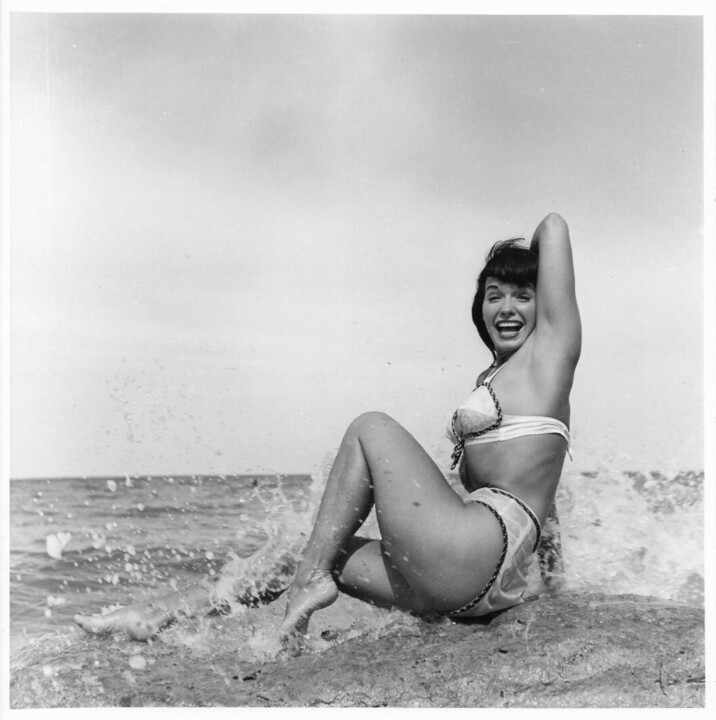 Fotografia intitulada "Floride – 1955 #27" por Betty Page - Bunny Yeager, Obras de arte originais, Fotografia Não Manipulada