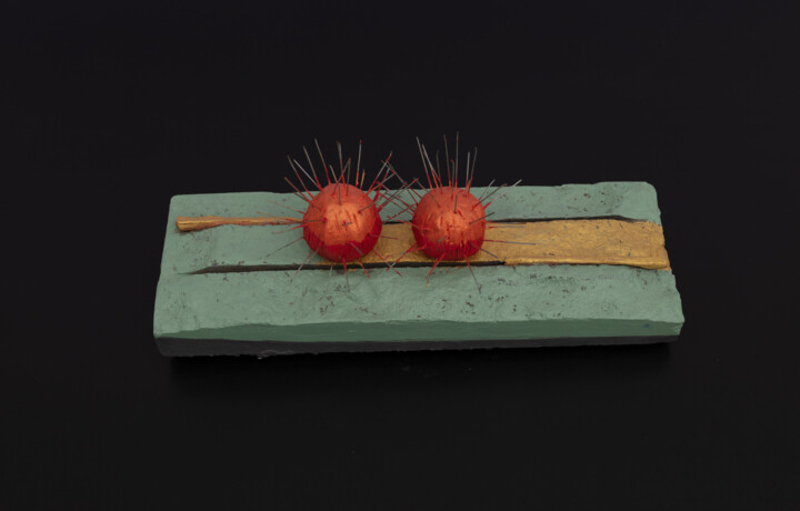 "TWO PRICKLY NUTS" başlıklı Heykel Bin Xu tarafından, Orijinal sanat, Kil