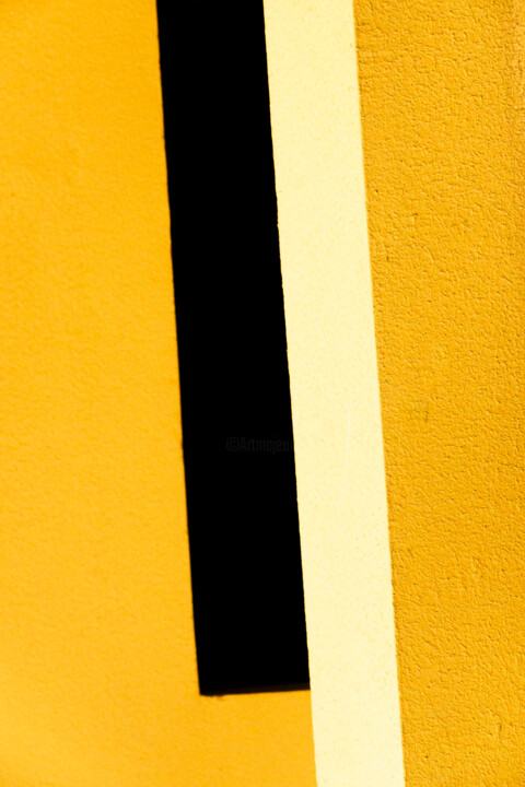 Fotografía titulada "Figure jaune et noi…" por Caroline Constant, Obra de arte original, Fotografía digital