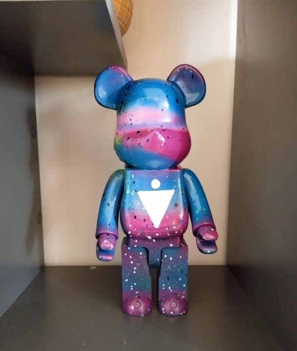 Scultura intitolato "Mini Bear "Galaxy"" da Caronart, Opera d'arte originale, Resina