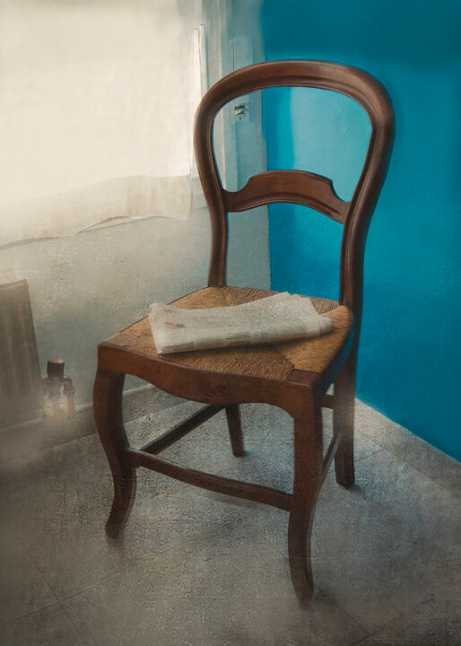 Fotografía titulada "Silla con periódico…" por Marc Cuxart, Obra de arte original, Fotografía digital