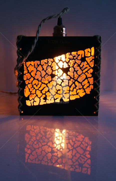 Artigianato intitolato "Lampe baladeuse clo…" da Looïs Design, Opera d'arte originale