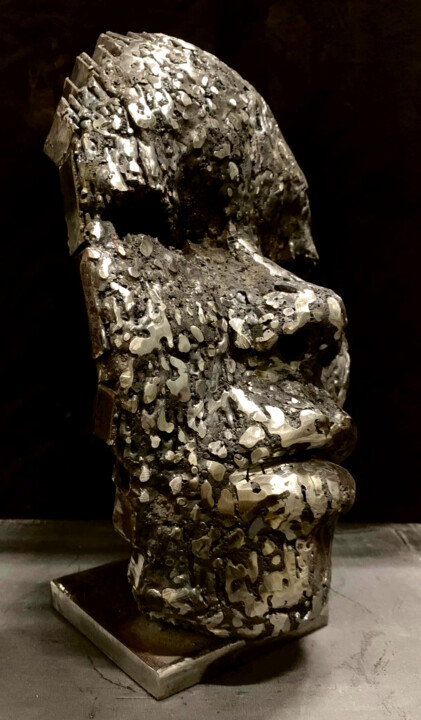 제목이 "The Iron Face"인 조형물 Christophe Milcent로, 원작, 금속
