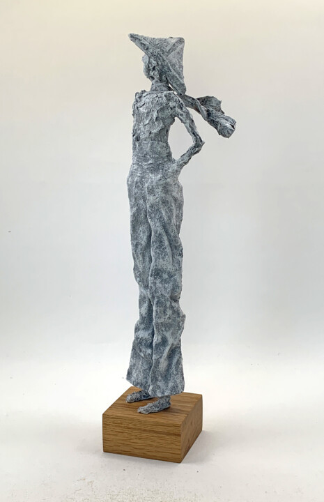 Escultura titulada "Mon Capitaine!" por Claudia König (koenigsfigurine), Obra de arte original, Papel