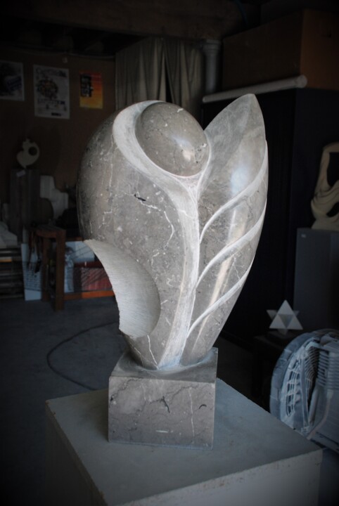 Escultura intitulada "Germination" por Coralie Quincey, Obras de arte originais, Pedra