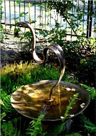 Rzeźba zatytułowany „gardenplate with fa…” autorstwa N.C.J. Stam, Oryginalna praca, Odlew