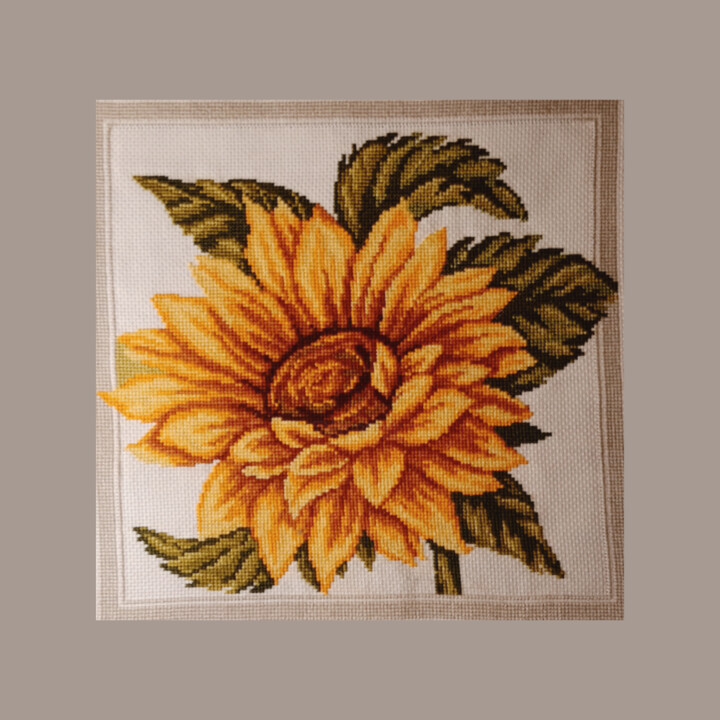 Art textile intitulée "Sunflower" par Cozy Corner, Œuvre d'art originale, Broderie Monté sur Châssis en bois