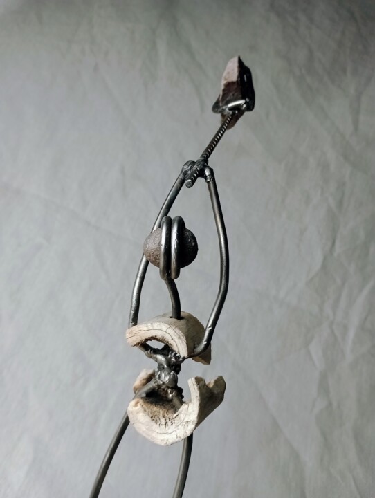 Escultura titulada "Picapiedra" por Cristian Bustos, Obra de arte original, Metales